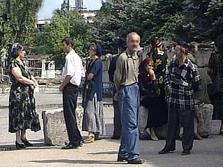 В центре Грозного в четверг проходит акция протеста в связи с обысками и досмотрами домов жертв "группы Ульмана"