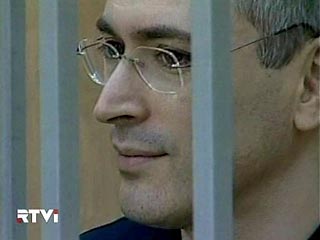 По словам представителя Генеральной прокуратуры, в случае условно-досрочного освобождения Ходорковский может оказать давление на свидетелей, уехать за границу или скрыть следы преступления. Ходорковский и Лебедев связаны с финансово-экономическими кругами