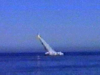 Испытательный пуск, как и предыдущие, проводился с борта атомной субмарины "Дмитрий Донской". Баллистическая ракета, запущенная из подводного положения из акватории Белого моря, достигла полигона Кура на Камчатке