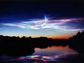 Первые подробные снимки ночных светящихся облаков в мезосфере (самом верхнем слое атмосферы) Земли сделал из космоса научный спутник