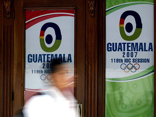 Очередная российская делегация отбыла в понедельник в Гватемалу для поддержки олимпийской заявки "Сочи-2014"