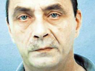 Германский водитель-дальнобойщик, подозреваемый в 19 убийствах, найден мертвым у себя в камере. Труп 48-летнего Фолькера Е. был обнаружен накануне утром в КПЗ баварского города Байройт