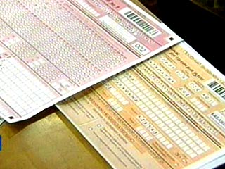 Выпускники школ в некоторых регионах до сих пор не смогли получить сертификаты о сдаче Единого государственного экзамена (ЕГЭ)