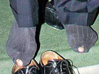 Вулфовиц в феврале во время посещения турецкой мечети в городе Эдирне продемонстрировал всему миру свои дырявые носки