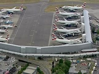 Эвакуация пассажиров из четвертого терминала лондонского аэропорта Heathrow проведена во вторник после того, как сотрудники полиции обнаружили подозрительную сумку