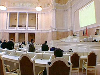 В среду депутаты заксобрания Санкт-Петербурга предпримут девятую попытку избрать уполномоченного по правам человека. Последние 9 лет выбрать омбудсмена депутатам не удавалось по причине того, что никто из кандидатов не получал 26 голосов