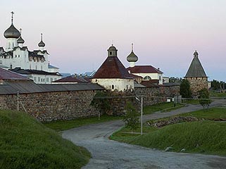 Расположенный на островах Соловецкого архипелага в Белом море Спасо-Преображенский монастырь был основан 570 лет назад