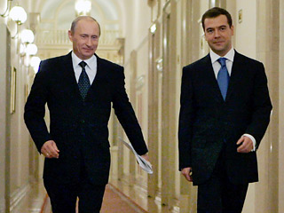 Председатель совета директоров Газпрома" и первый вице-премьер правительства РФ Дмитрий Медведев считает, что Владимир Путин осенью назовет имя своего преемника