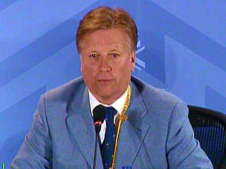 Как сообщил президент Олимпийского комитета России (ОКР) Леонид Тягачев, после того как в лайнер попала молния, на борту погас свет. Но экипажу удалось посадить самолет в Монреале