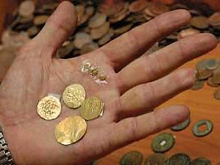 В шотландском поместье Брафтон, неподалеку от города Пиблс из дома лорда Стюартби похищена ценная коллекция старинных монет.