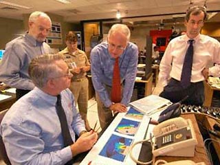Сотрудники национального центра по исследованию ураганов США уволили директора