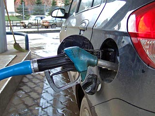 Правительство обещает не допустить сезонного увеличения стоимости топлива на автозаправках в этом году. 