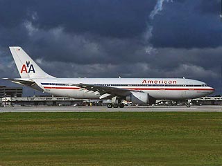Как передает телекомпания, рейс авиакомпании American Airlines был прервал из-за подозрительного пассажира.     