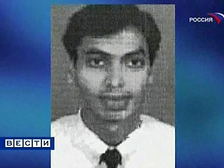 Доктор Ханиф был задержан в аэропорту Брисбена 2 июля, когда он пытался вылететь в Индию. Мохаммед Ханиф обвиняется в том, что он достал sim-карту мобильного телефона для своих родственников Сабила и Кафила Ахмед, арестованных в Британии