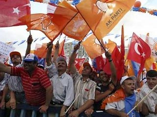 Предвыборные страсти накаляются в Турции. Демонстрации проводятся во всех крупных городах страны