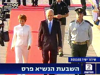 В Иерусалиме прошла торжественная церемония инаугурации Шимона Переса в качестве 9-го президента Израиля. Исполняющая обязанности президента, спикер Кнессета Далия Ицик передала ему президентские полномочия