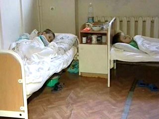 Накануне в воскресенье многие дети в лагере почувствовали себя плохо и уже вечером 61 ребенок был госпитализирован во 2-ю городскую больницу Костромы