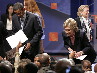 Хиллари Клинтон и Барак Обама собрали за первые полгода более, чем по 30 млн долларов