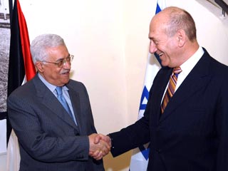 Глава Палестинской автономии Махмуд Аббас направился в понедельник из Аммана в Иерусалим, где встретился с премьер-министром Израиля Эхудом Ольмертом