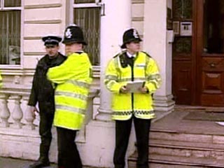 Британская полиция провела обыск в офисах трех клубов