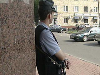 В Москве милиционер потерял более литра крови после того, как женщина ударила его каблуком