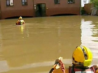 Случаи мародерства отмечены в подвергшихся наводнению центральных районах Англии
