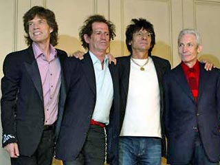Музыканты культовой рок-группы Rolling Stones перед своим концертом 28 июля привезут в Петербург свои семьи и 400 человек обслуживающего персонала. Как сообщила "Интерфаксу" пиар-менеджер корпорации PMI, отвечающей за организацию концерта, Марианна Любина
