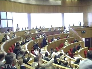 Парламент Молдавии согласился сегодня с предложениями президента об изменении закона о религиозных культах