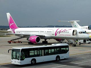 Самолет Boeing-757 авиакомпании ВИМ-Авиа вынужден был вернуться после взлета в аэропорт Домодедово из-за треснувшего лобового стекла, пострадавших нет