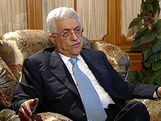 Глава палестинской администрации Махмуд Аббас во время своего визита в Россию будет убеждать Москву полностью сделать ставку на контролируемое им движение "Фатх", как это уже сделали Израиль и Запад, объявив бойкот "Хамасу"