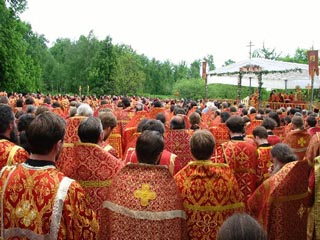 В Московском Патриархате надеются, что в российское законодательство вскоре будут внесены поправки, разъясняющие возможности и порядок организации богослужений под открытым небом