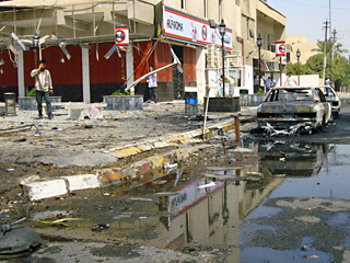 В центре Багдада в среду взорвался припаркованный автомобиль