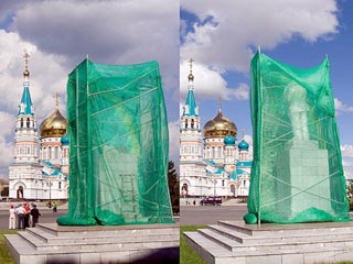 В центре Омска снесли памятник Владимиру Ленину. Монумент стоял напротив здания Заксобрания и областного правительства