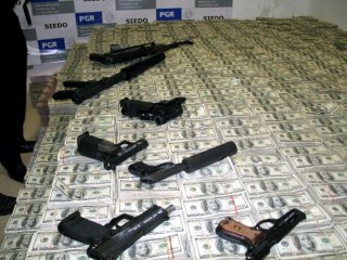 Фернандес и Санчес имели непосредственное отношение к конфискации 206 миллионов наркодолларов в марте 2007 года