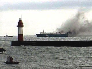 Специальное судно "Атлант" продолжает тушить горящий турецкий паром под флагом Сьерра-Леоне "Бозтепе", который ранее предполагалось затопить