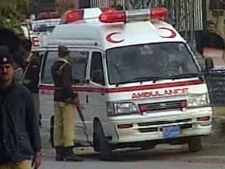 По меньшей мере 11 человек погибли в субботу в результате двух террористических атак на северо-западе Пакистана