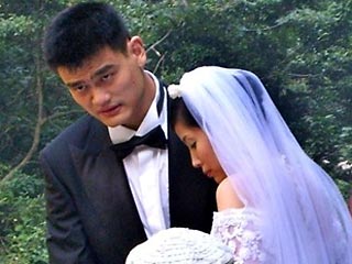 Звезда НБА Яо Мин женится на баскетболистке из сборной КНР