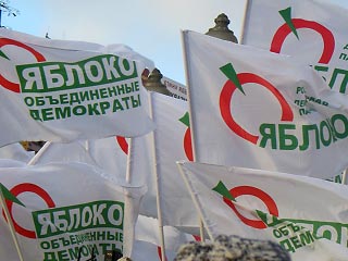 Члены "Яблока" в Петербурге предлагают сменить курс партии на оппозиционный