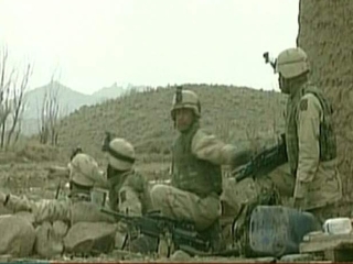 На юге Афганистана, в провинции Урузган, отряд из 75 боевиков движения "Талибан" попытался взять штурмом американскую военную базу