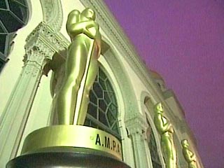 Американская академия киноискусства, которая, как известно, присуждает престижную премию "Оскар", порекомендовала киностудиям США использовать интернет вместо обычной почты 
