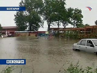 Проливные дожди, которые после длительной засухи обрушились на Румынию и Болгарию, привели к человеческим жертвам, передает ИТАР-ТАСС