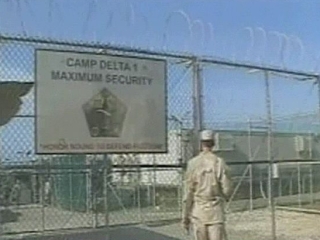 Все 14 главарей "Аль-Каиды", содержавшихся в секретных тюрьмах ЦРУ в других странах и переведенных в прошлом году на базу в Гуантанамо (Куба), предстанут перед судом военных комиссий США