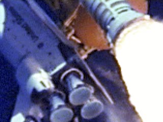Представители NASA обнаружили трещину на фюзеляже шаттла Endeavour после его стыковки в пятницу с Международной космической станцией