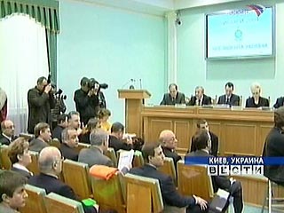 ЦИК Украины сегодня зарегистрировал кандидатов на досрочные парламентские выборы 30 сентября от еще трех политических сил