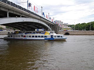 В центре российской столицы на Москве-реке в воскресенье днем произошла авария речного трамвайчика