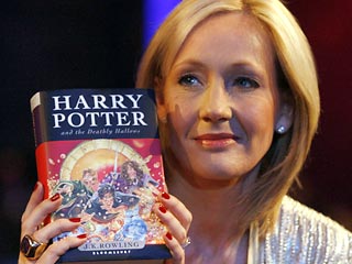 Джоан Роулинг решила не судиться с французским подростком, выложившим в интернете свой перевод седьмой книги о Гарри Потере