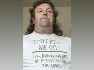 Живущему в Великобритании американцу Дэвиду Пратту грозит штраф за "оскорбительную" надпись на футболке