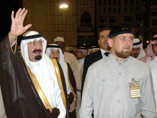 Король Саудовской Аравии Абдалла II и президент Чеченской республики Рамзан Кадыров вместе совершили в Мекке мусульманский обряд омовения Каабы