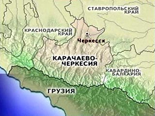 В Хабезском районе Карачаево-Черкесии от шквалистого ветра и ливня, обрушившихся в ночь на четверг, пострадало 17 многоквартирных домов и частных домовладений