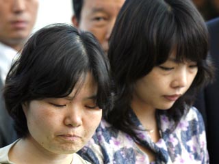 Бывшие южнокорейские заложницы Ким Ги На и Ким Гюн Джа, освобожденные  13 августа из плена в Афганистане, вернулись на родину в Сеул